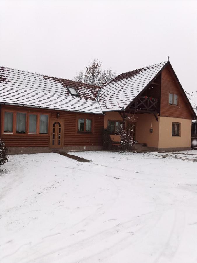 Hotel Emilia Vendeghaz Ciumani Zewnętrze zdjęcie