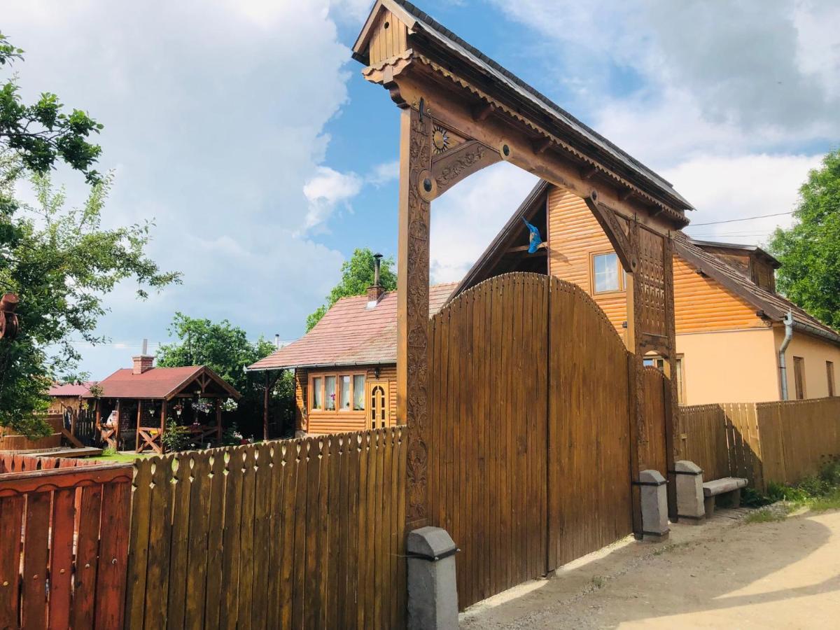 Hotel Emilia Vendeghaz Ciumani Zewnętrze zdjęcie