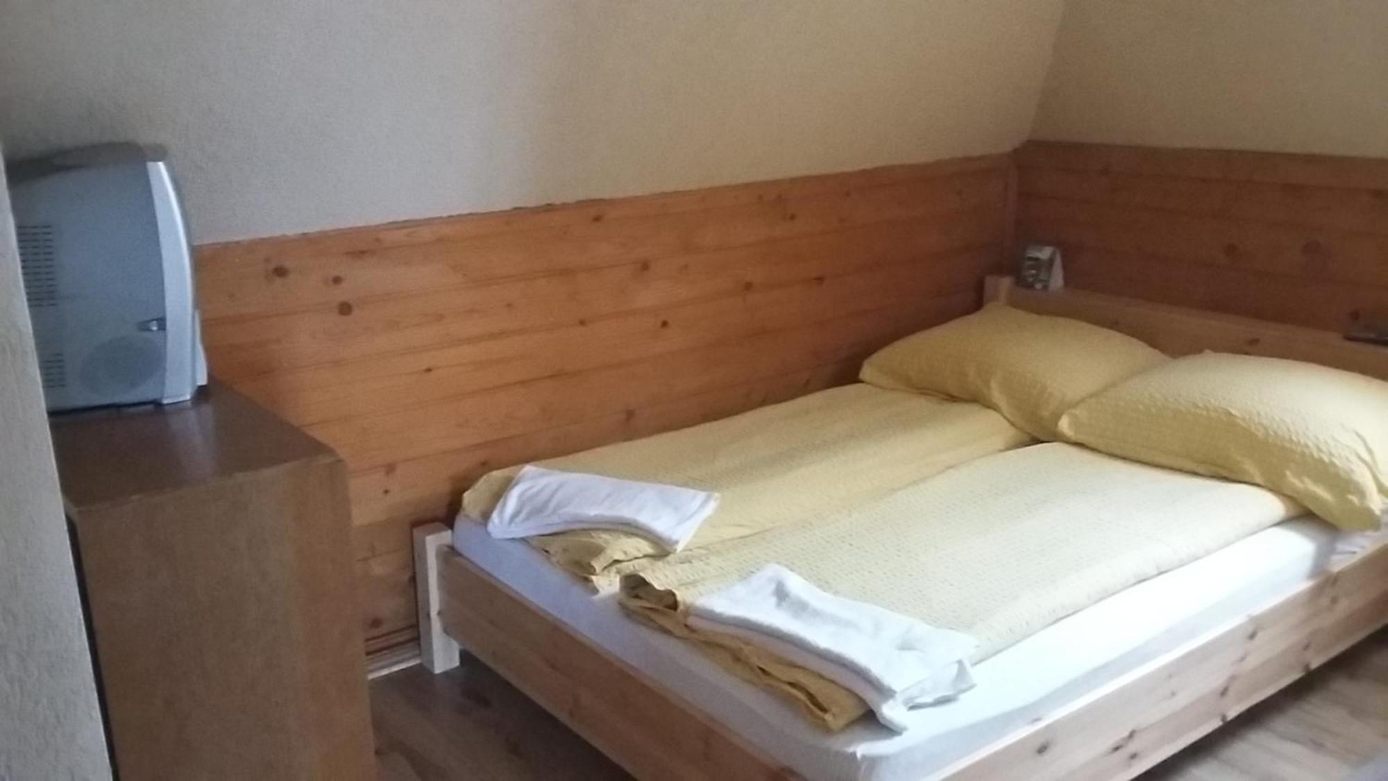 Hotel Emilia Vendeghaz Ciumani Pokój zdjęcie
